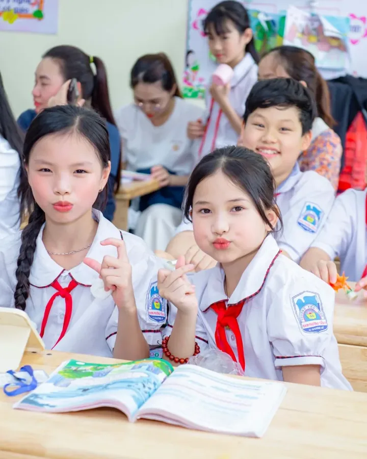 Sinh viên học tiếng Anh tại English Mrs Ngọc